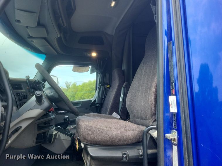 image for item DQ3620 2017 Peterbilt  579 semi truck