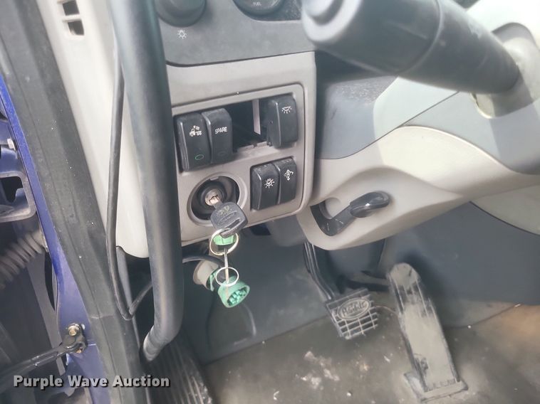 image for item DQ3620 2017 Peterbilt  579 semi truck