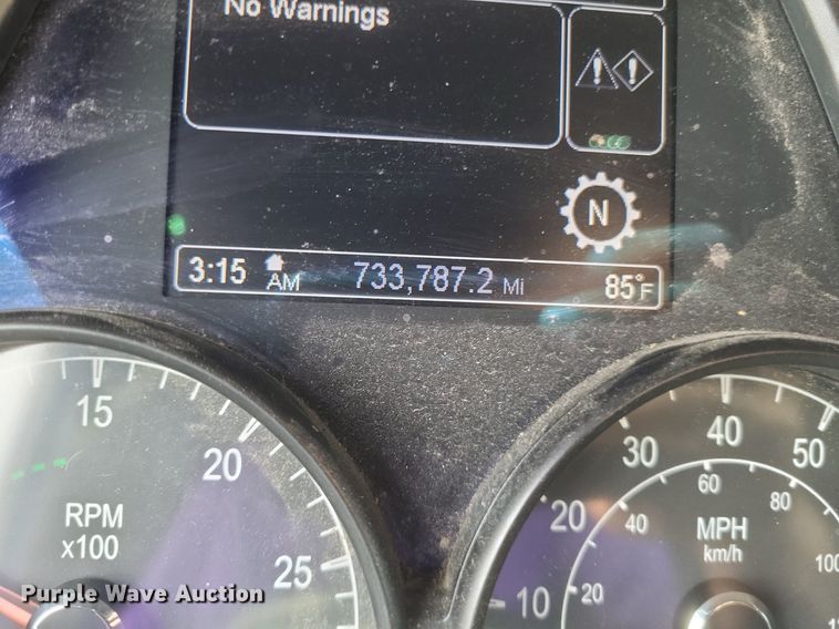 image for item DQ3620 2017 Peterbilt  579 semi truck