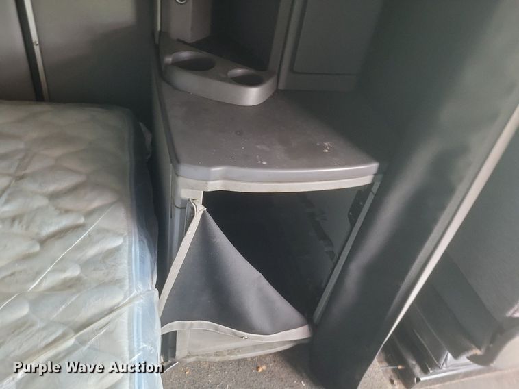 image for item DQ3620 2017 Peterbilt  579 semi truck