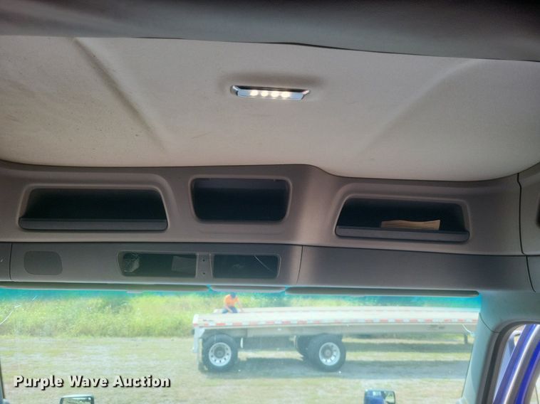 image for item DQ3620 2017 Peterbilt  579 semi truck