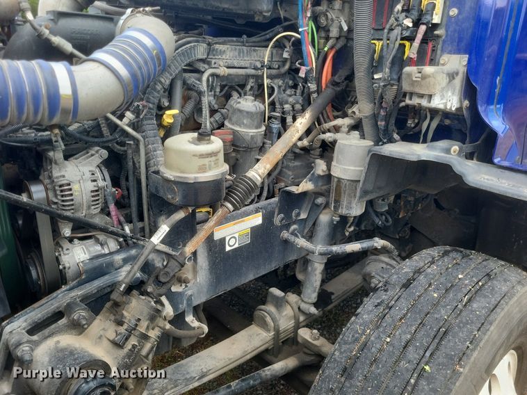 image for item DQ3620 2017 Peterbilt  579 semi truck