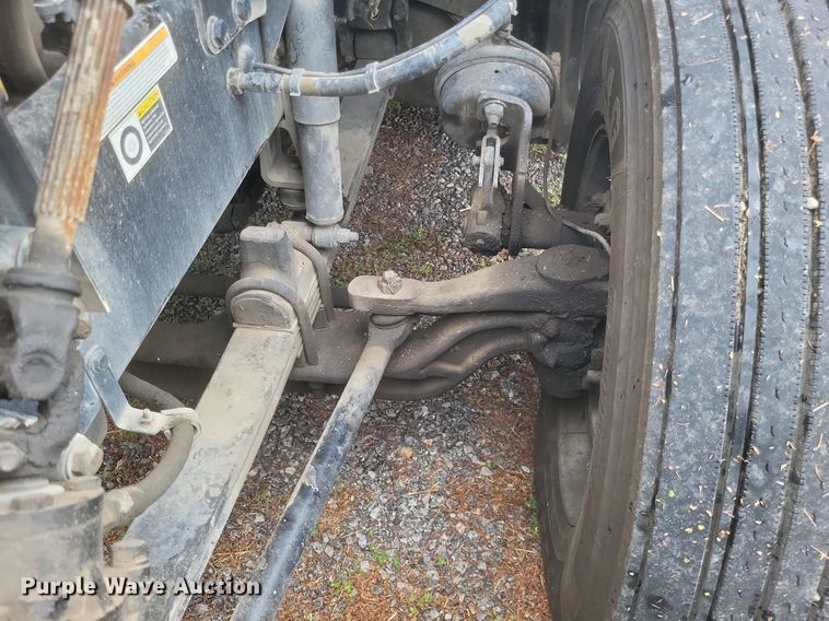 image for item DQ3620 2017 Peterbilt  579 semi truck