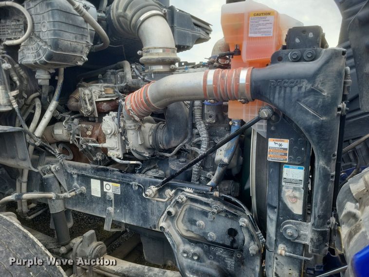 image for item DQ3620 2017 Peterbilt  579 semi truck