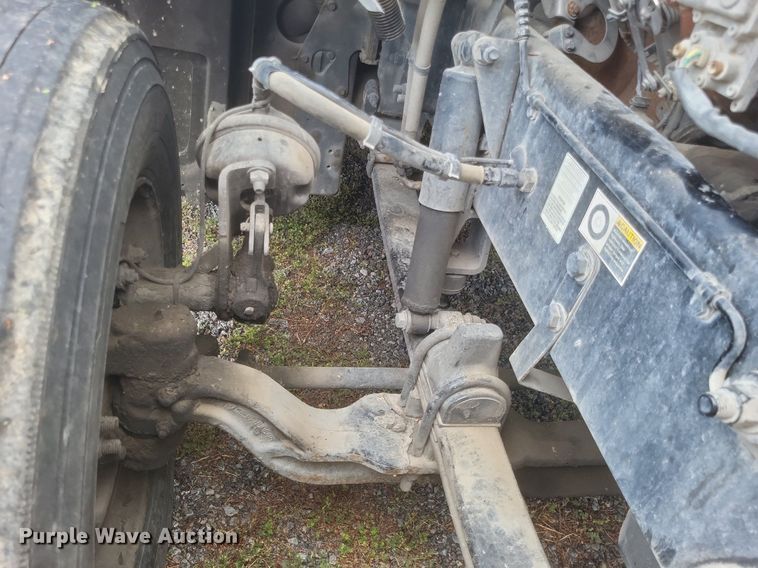 image for item DQ3620 2017 Peterbilt  579 semi truck