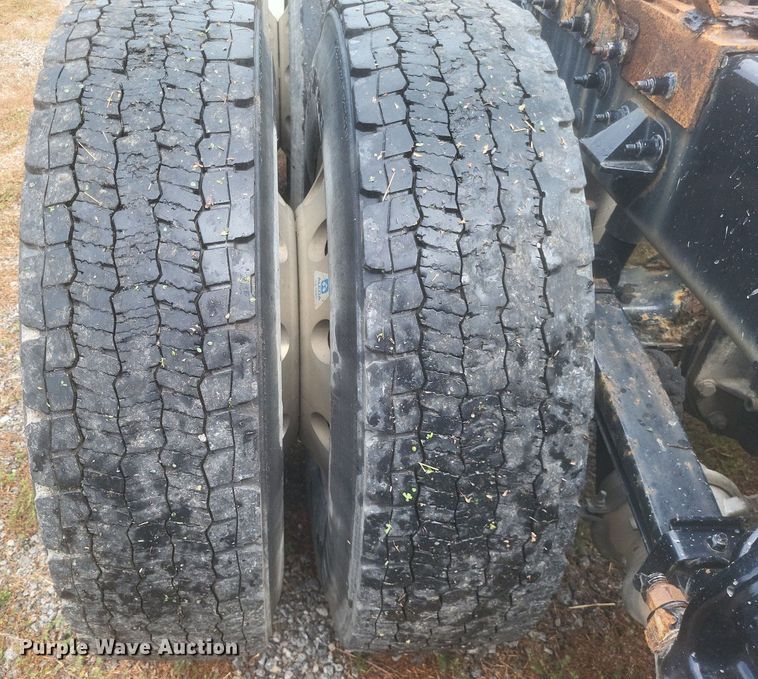 image for item DQ3620 2017 Peterbilt  579 semi truck