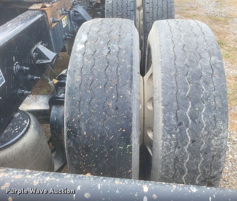 image for item DQ3620 2017 Peterbilt  579 semi truck