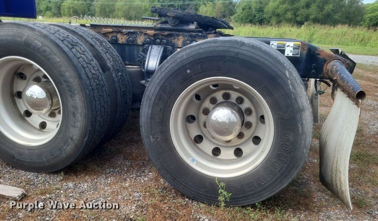 image for item DQ3620 2017 Peterbilt  579 semi truck