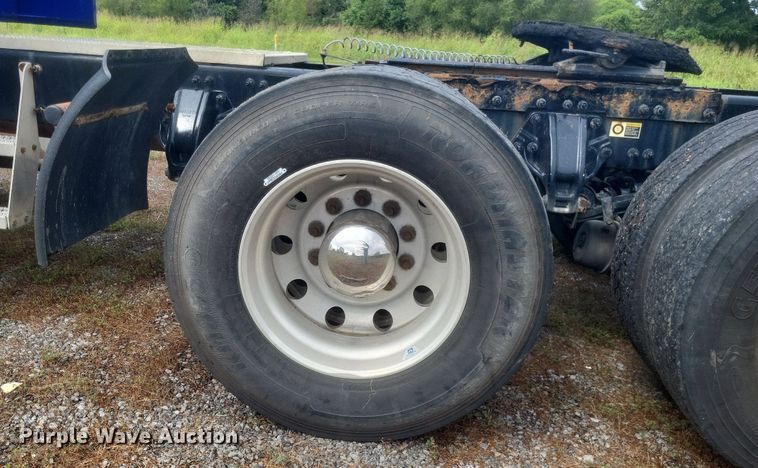 image for item DQ3620 2017 Peterbilt  579 semi truck