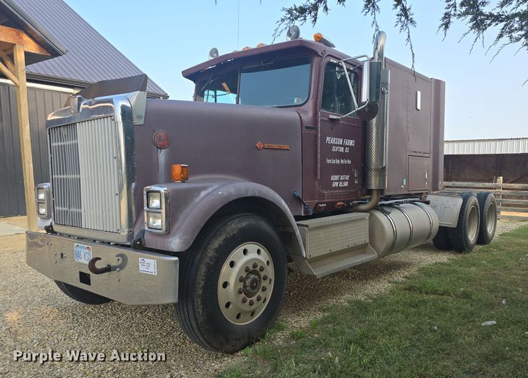 image for item DQ4579 1987 International F9370 semi truck