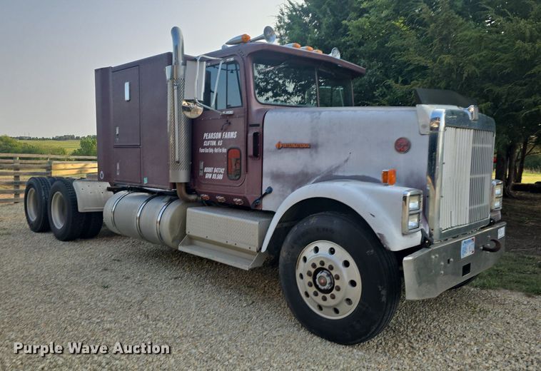 image for item DQ4579 1987 International F9370 semi truck