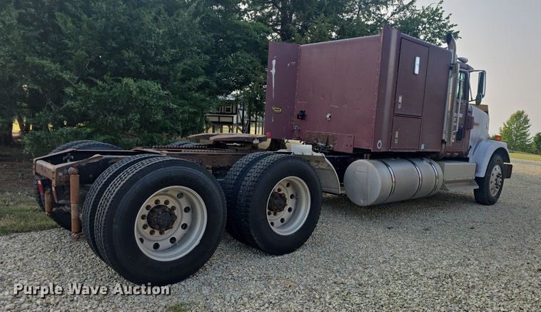 image for item DQ4579 1987 International F9370 semi truck