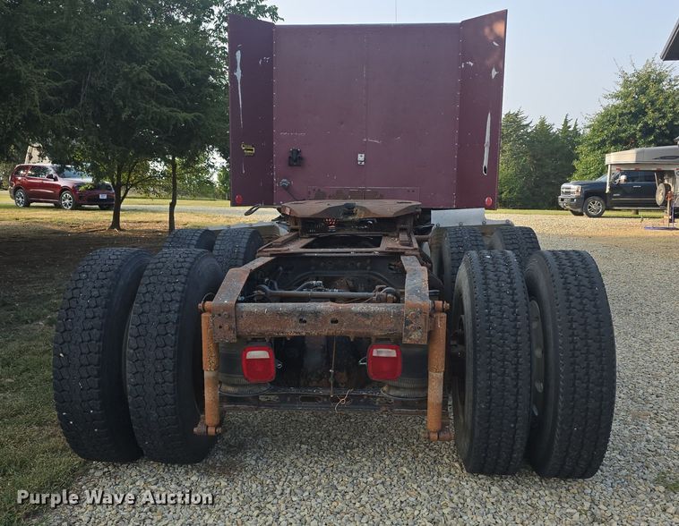 image for item DQ4579 1987 International F9370 semi truck