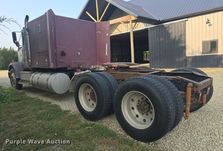 image for item DQ4579 1987 International F9370 semi truck