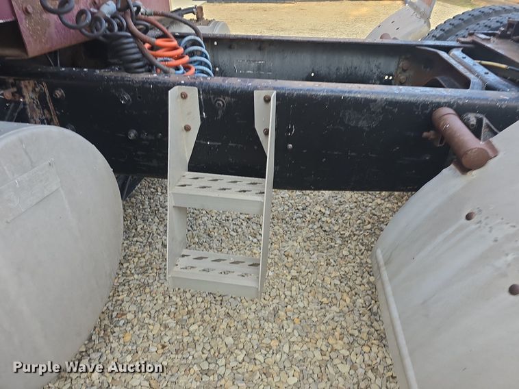 image for item DQ4579 1987 International F9370 semi truck