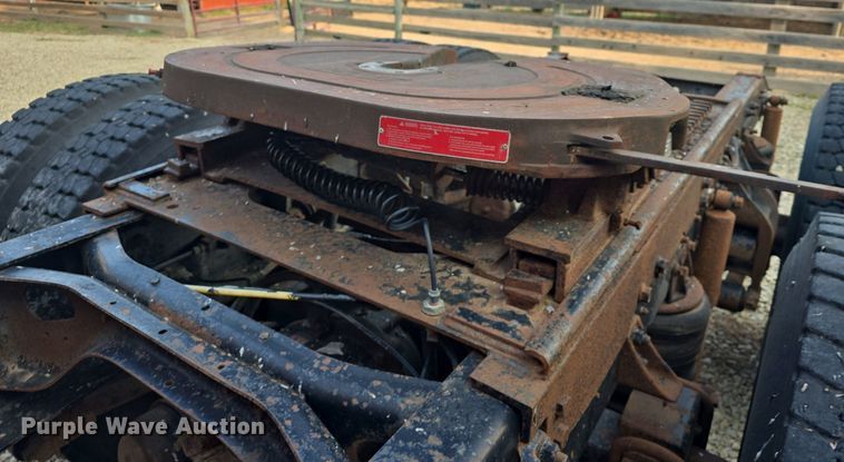 image for item DQ4579 1987 International F9370 semi truck