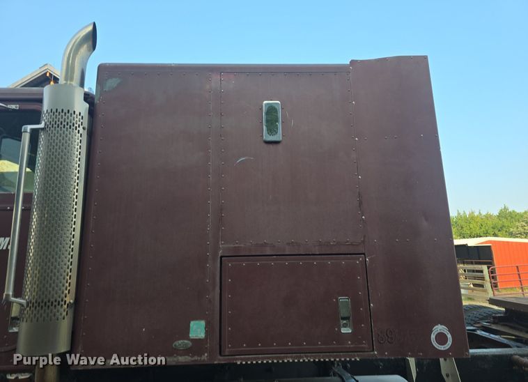 image for item DQ4579 1987 International F9370 semi truck