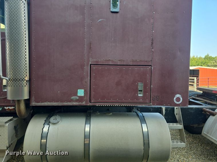 image for item DQ4579 1987 International F9370 semi truck