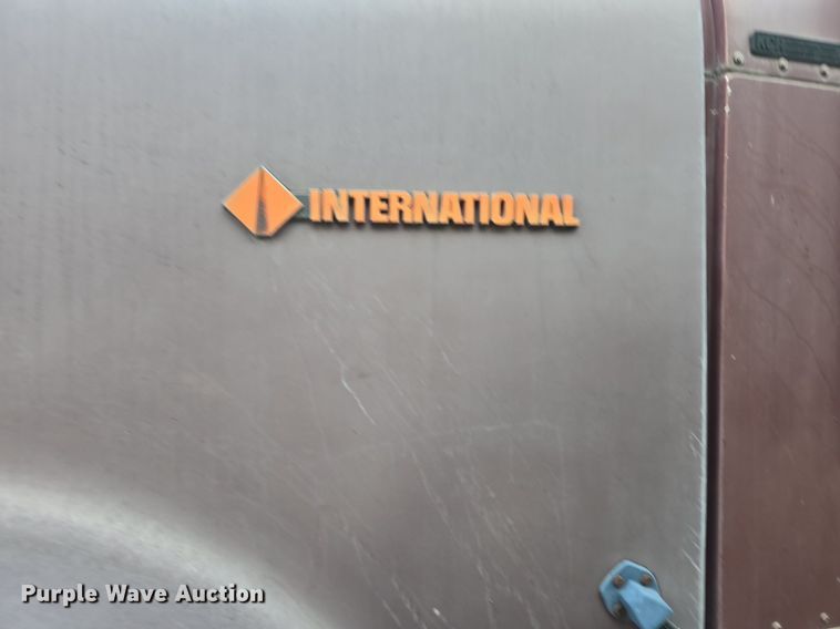 image for item DQ4579 1987 International F9370 semi truck