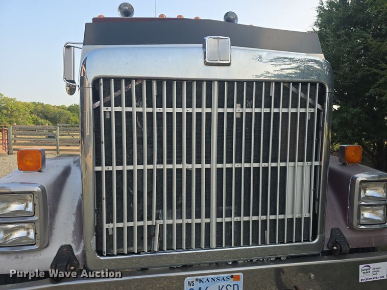 image for item DQ4579 1987 International F9370 semi truck