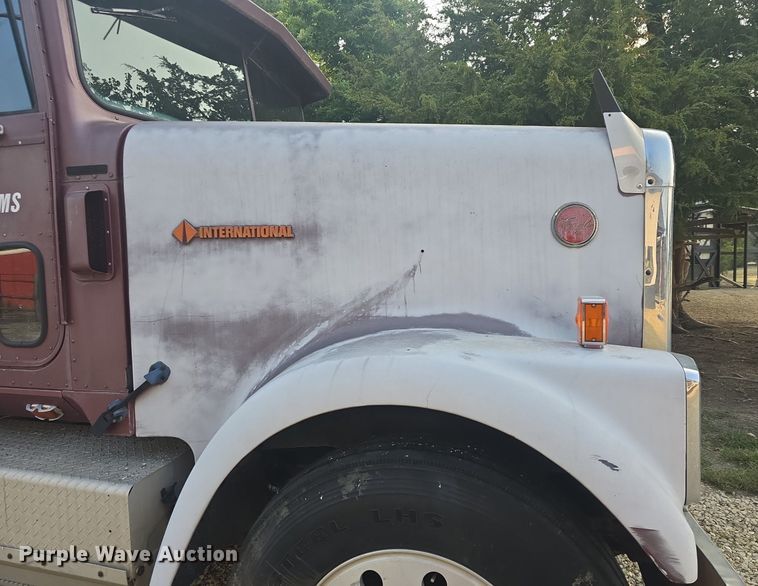 image for item DQ4579 1987 International F9370 semi truck