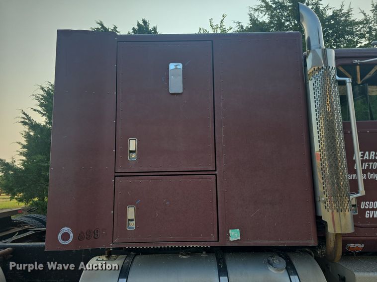 image for item DQ4579 1987 International F9370 semi truck