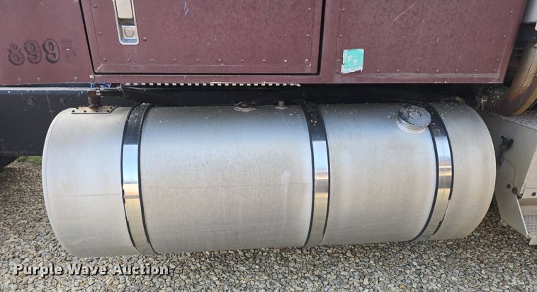 image for item DQ4579 1987 International F9370 semi truck