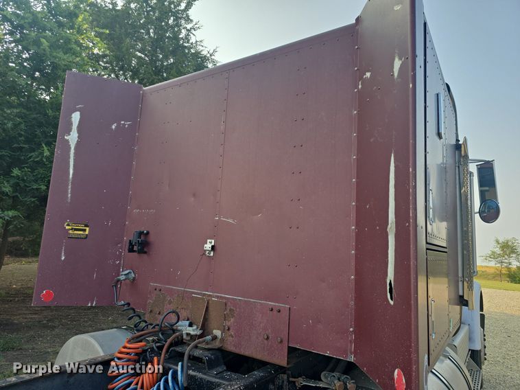 image for item DQ4579 1987 International F9370 semi truck