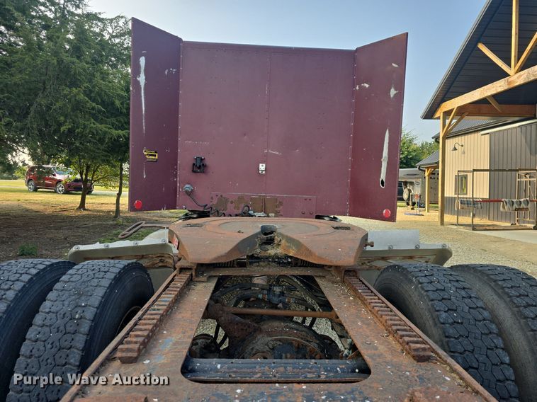 image for item DQ4579 1987 International F9370 semi truck