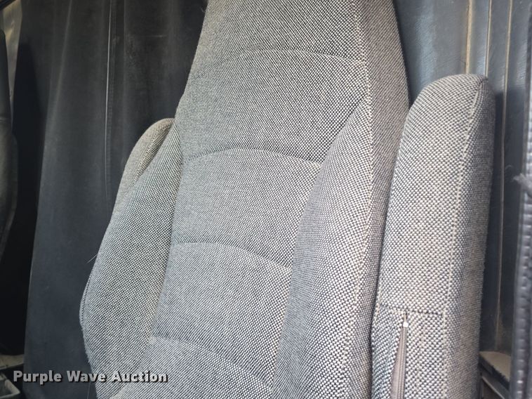 image for item DQ4579 1987 International F9370 semi truck