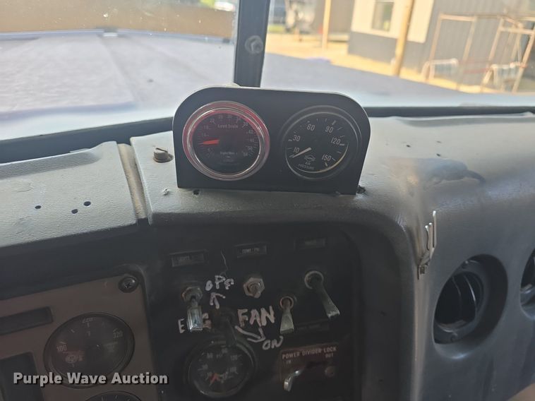 image for item DQ4579 1987 International F9370 semi truck