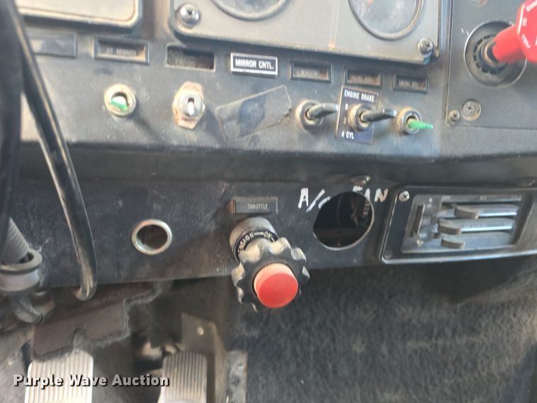 image for item DQ4579 1987 International F9370 semi truck