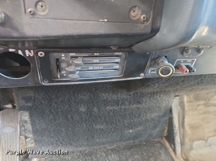 image for item DQ4579 1987 International F9370 semi truck