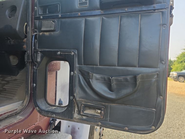 image for item DQ4579 1987 International F9370 semi truck