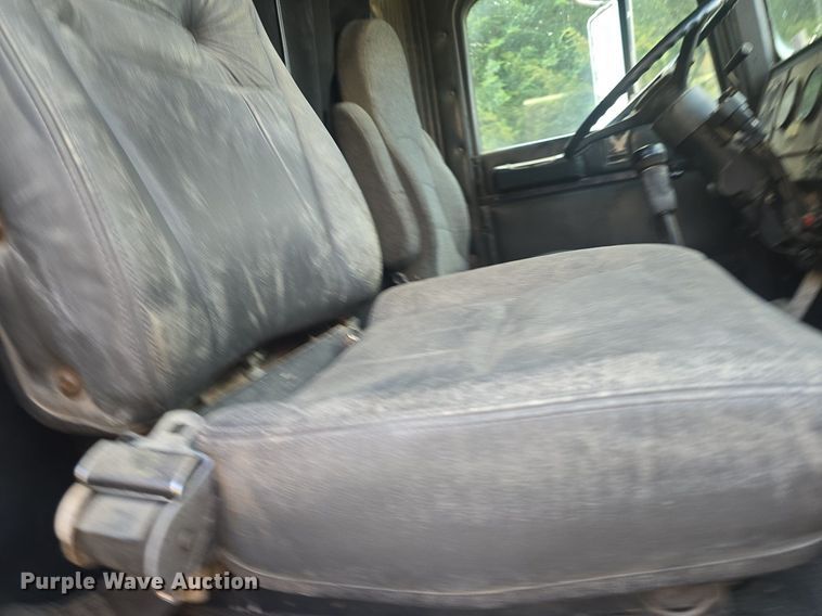 image for item DQ4579 1987 International F9370 semi truck