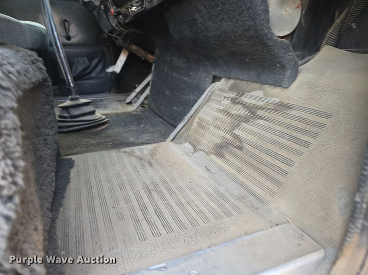 image for item DQ4579 1987 International F9370 semi truck