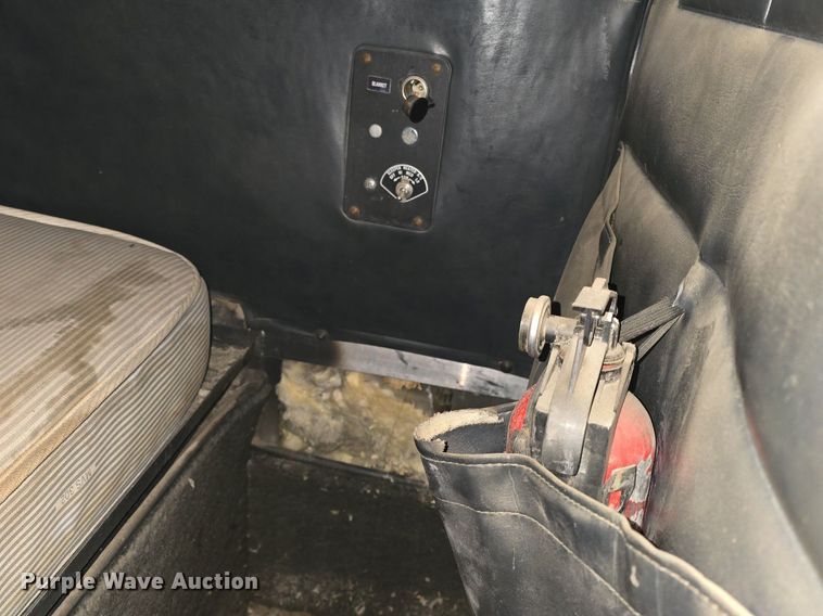 image for item DQ4579 1987 International F9370 semi truck