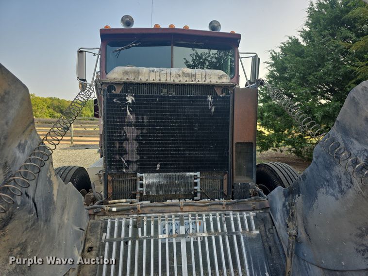 image for item DQ4579 1987 International F9370 semi truck