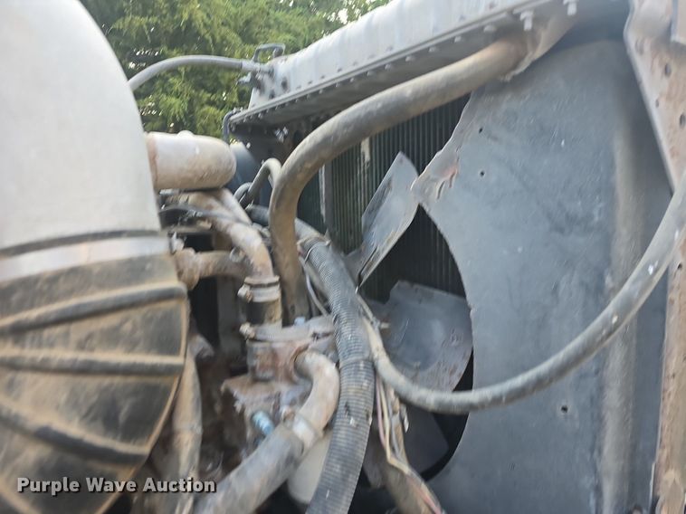 image for item DQ4579 1987 International F9370 semi truck