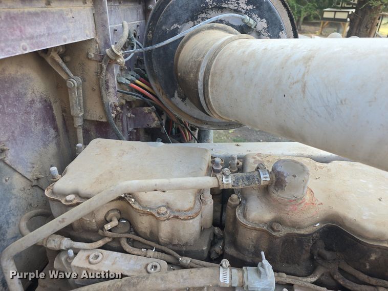 image for item DQ4579 1987 International F9370 semi truck