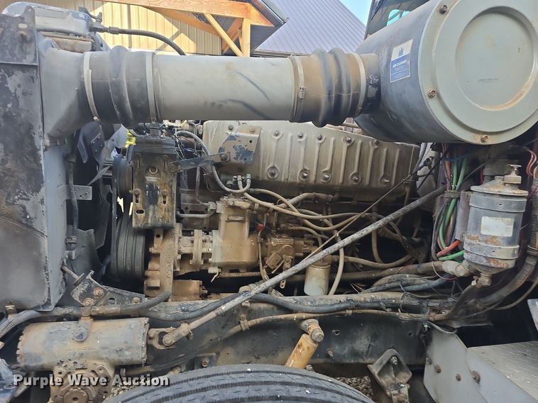 image for item DQ4579 1987 International F9370 semi truck