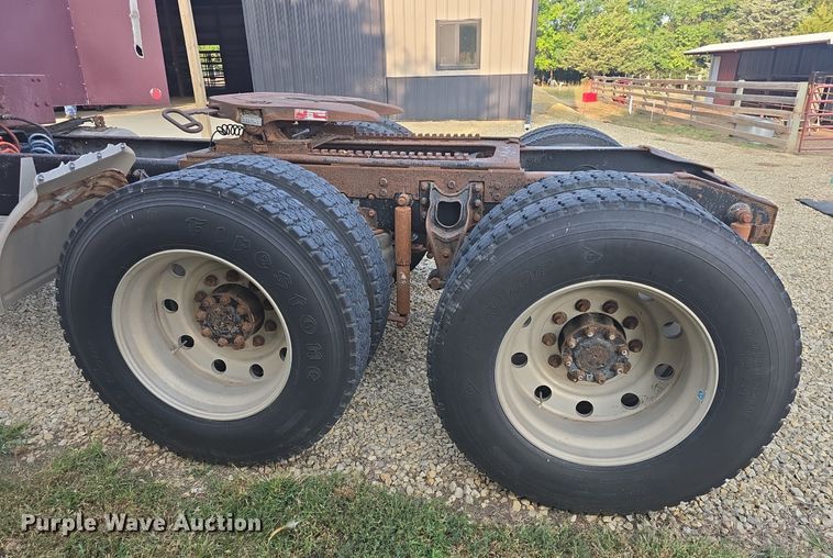 image for item DQ4579 1987 International F9370 semi truck