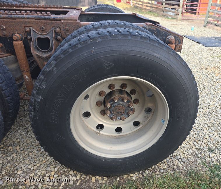 image for item DQ4579 1987 International F9370 semi truck