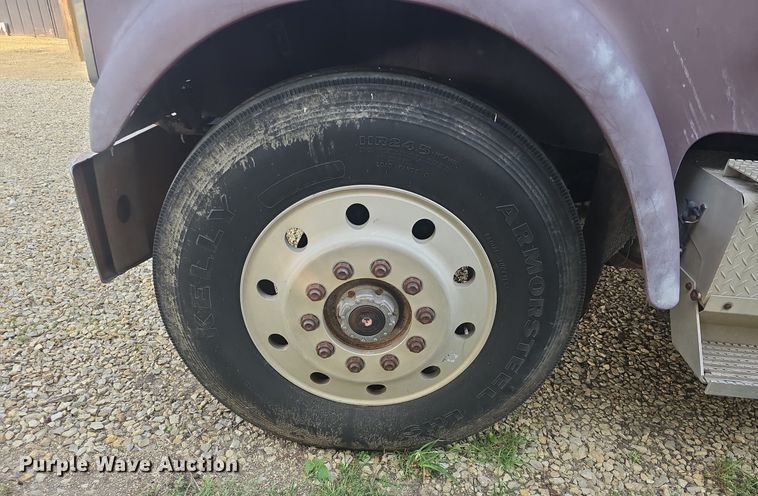 image for item DQ4579 1987 International F9370 semi truck