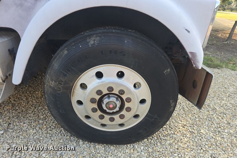 image for item DQ4579 1987 International F9370 semi truck