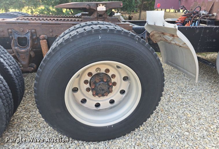 image for item DQ4579 1987 International F9370 semi truck