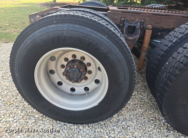 image for item DQ4579 1987 International F9370 semi truck