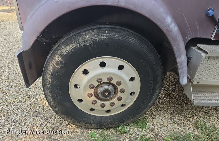 image for item DQ4579 1987 International F9370 semi truck