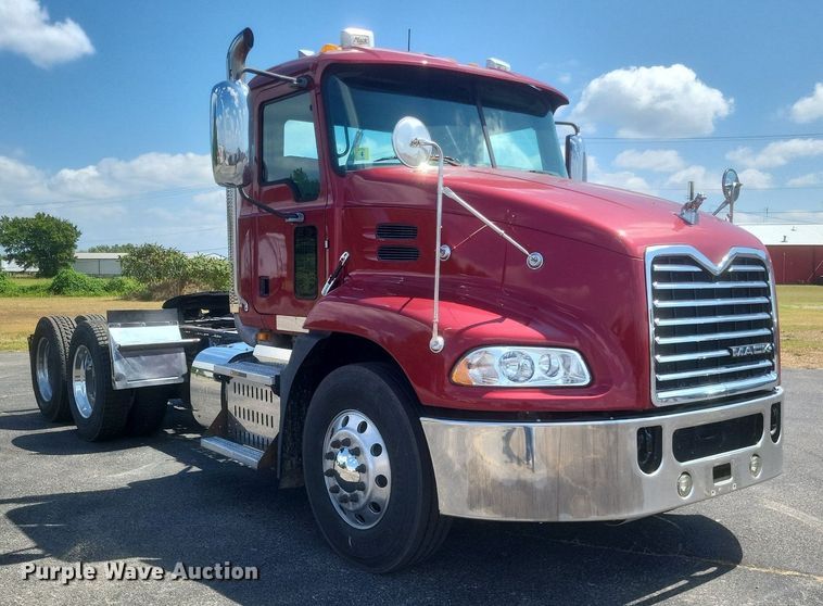 image for item DR4965 2015 Mack  CXU semi truck