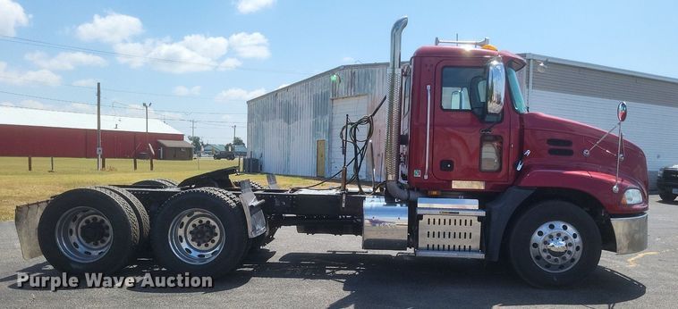 image for item DR4965 2015 Mack  CXU semi truck